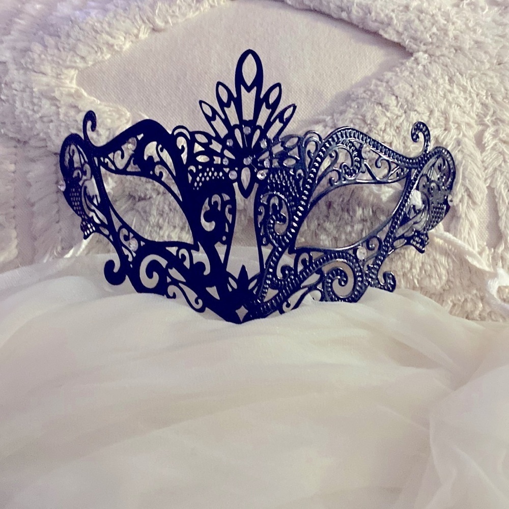 Quality Masquerade Mask - Picture 1 of 6